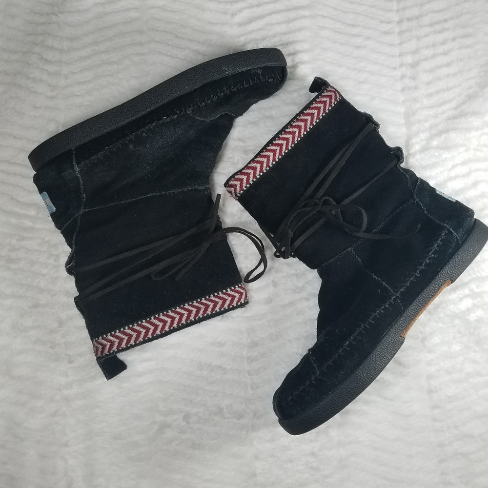 Toms NEPAL black suede pull on moccasins